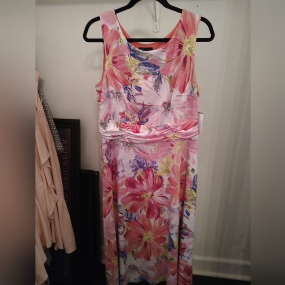 Floral dress - Picture 3 of 5